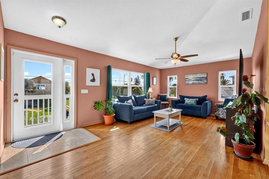 For Sale: $629,000 (3 beds, 2 baths, 1416 Square Feet)