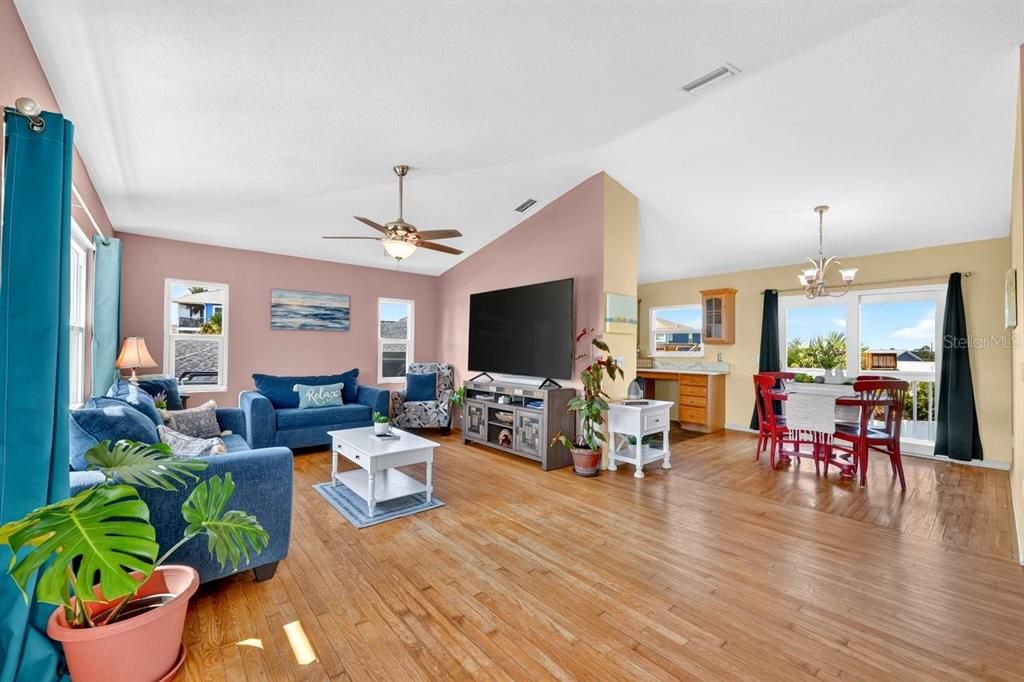 For Sale: $629,000 (3 beds, 2 baths, 1416 Square Feet)