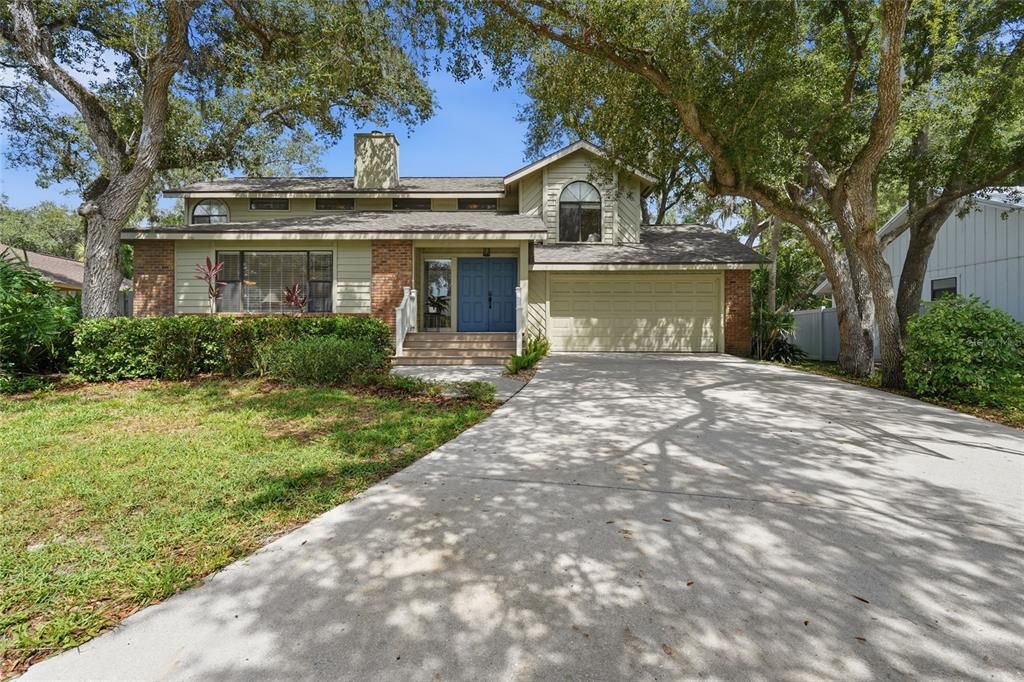Active With Contract: $500,000 (3 beds, 2 baths, 1973 Square Feet)