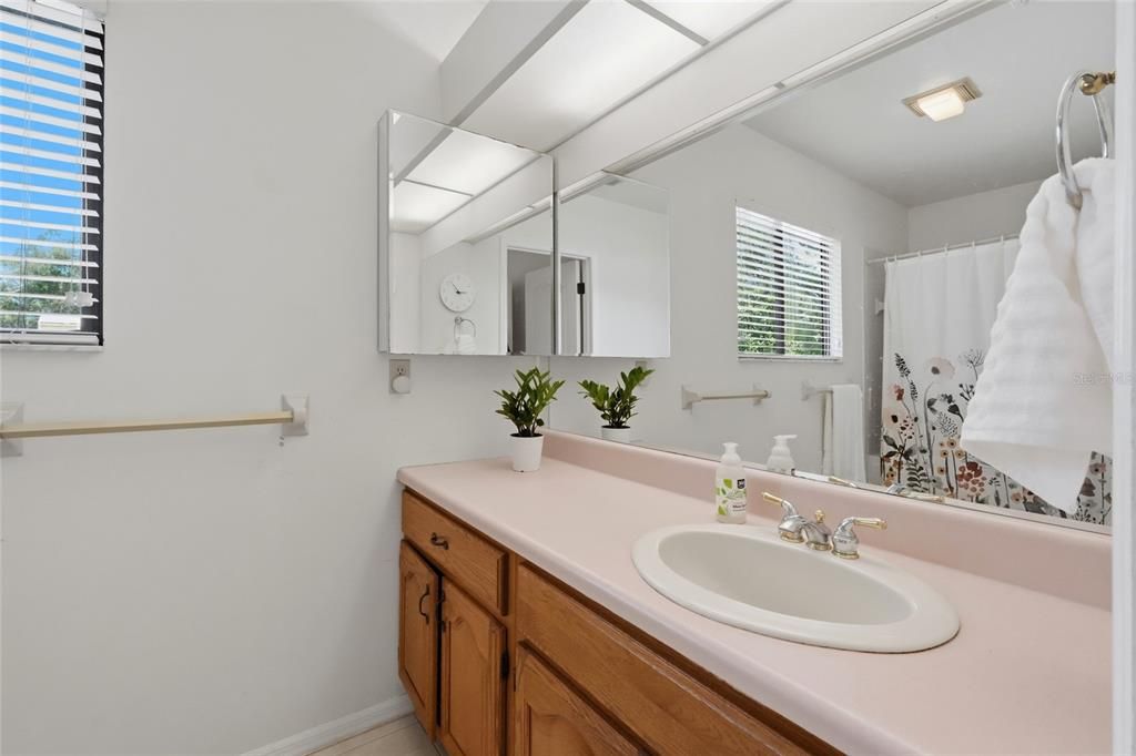 Active With Contract: $500,000 (3 beds, 2 baths, 1973 Square Feet)
