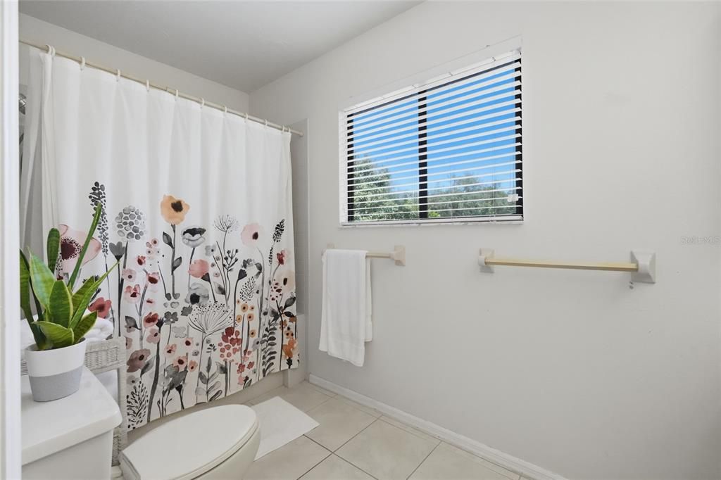 Active With Contract: $500,000 (3 beds, 2 baths, 1973 Square Feet)