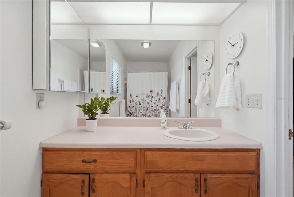 Active With Contract: $500,000 (3 beds, 2 baths, 1973 Square Feet)