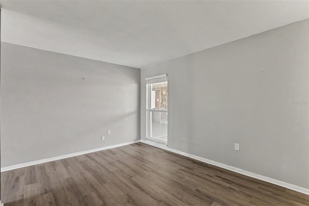 For Sale: $88,999 (1 beds, 1 baths, 523 Square Feet)