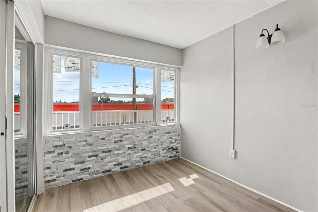 For Sale: $88,999 (1 beds, 1 baths, 523 Square Feet)