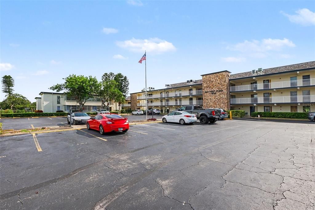 For Sale: $88,999 (1 beds, 1 baths, 523 Square Feet)