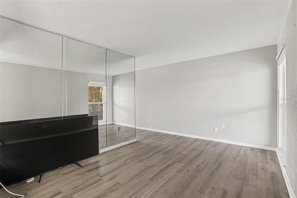 For Sale: $88,999 (1 beds, 1 baths, 523 Square Feet)