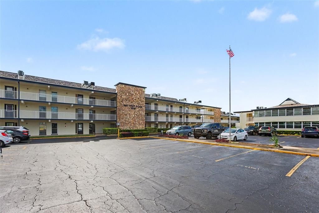 For Sale: $88,999 (1 beds, 1 baths, 523 Square Feet)