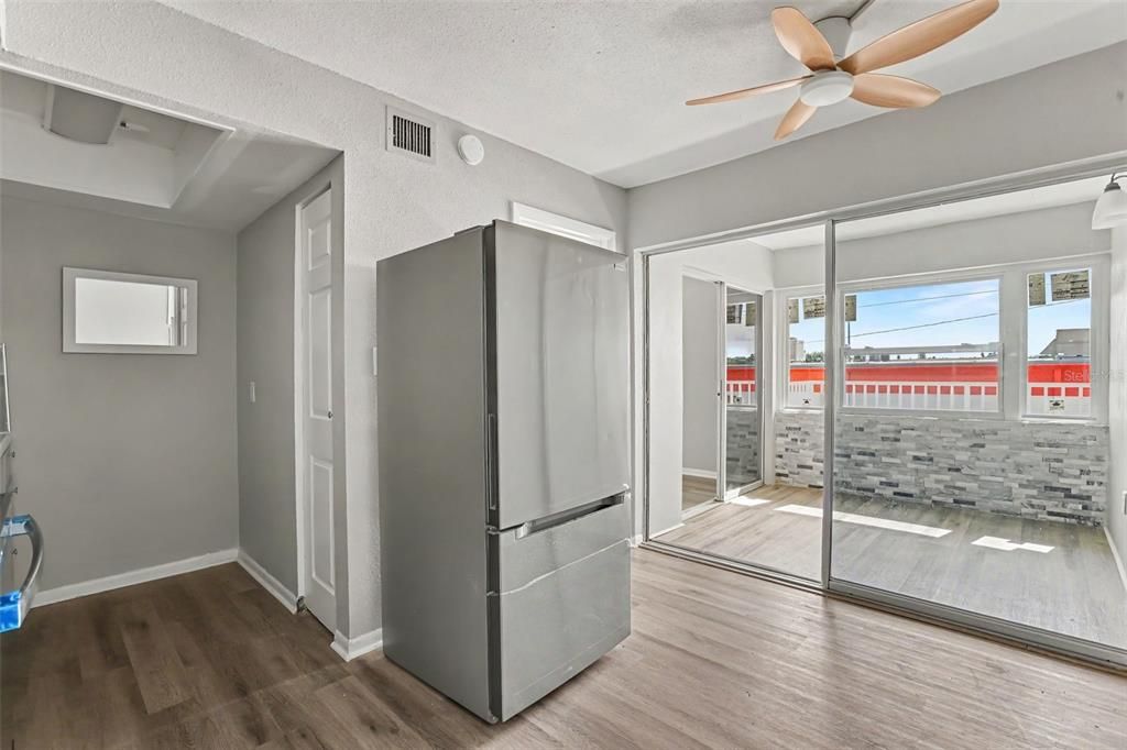 For Sale: $88,999 (1 beds, 1 baths, 523 Square Feet)