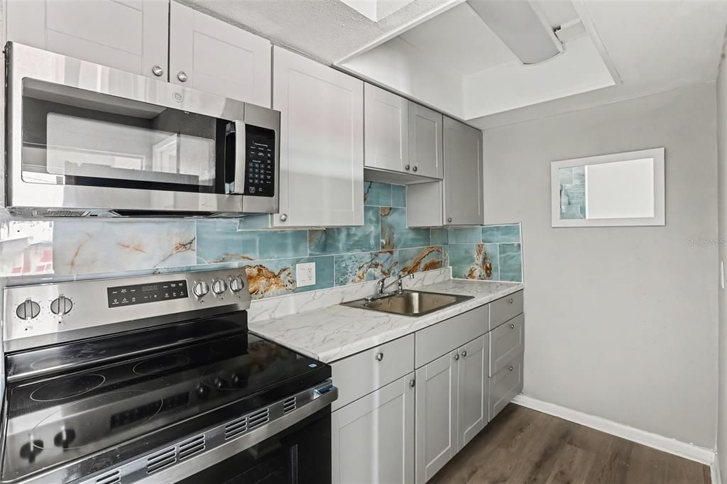 For Sale: $88,999 (1 beds, 1 baths, 523 Square Feet)