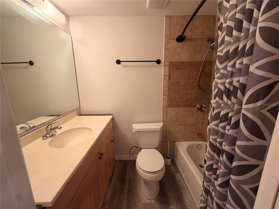 For Rent: $1,400 (2 beds, 2 baths, 948 Square Feet)