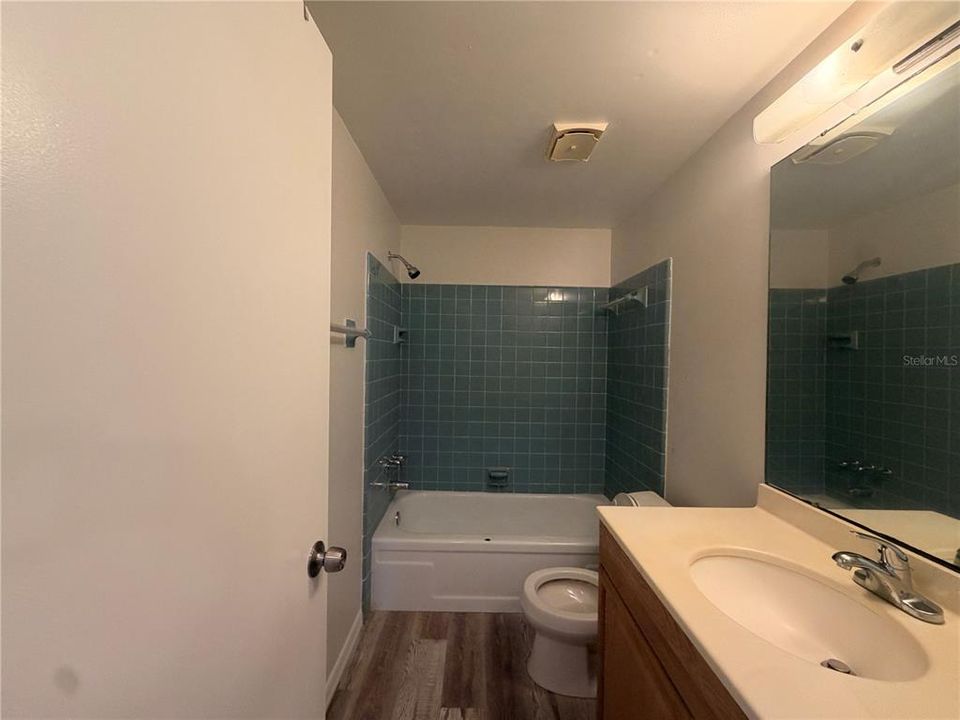 For Rent: $1,400 (2 beds, 2 baths, 948 Square Feet)