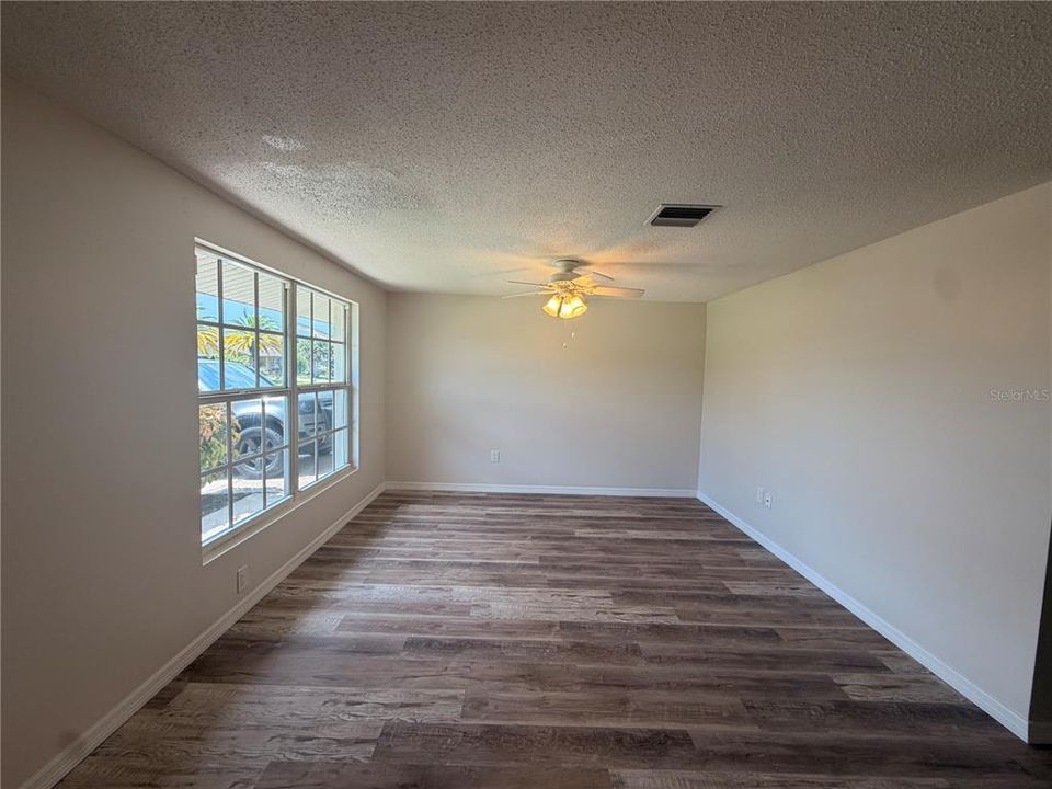 For Rent: $1,400 (2 beds, 2 baths, 948 Square Feet)