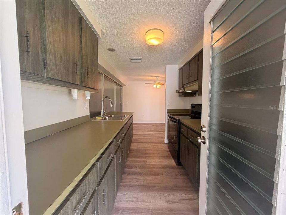 For Rent: $1,400 (2 beds, 2 baths, 948 Square Feet)