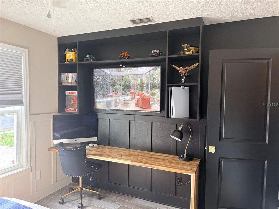 For Sale: $234,900 (3 beds, 2 baths, 1287 Square Feet)
