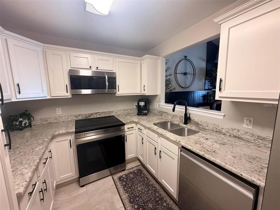For Sale: $234,900 (3 beds, 2 baths, 1287 Square Feet)