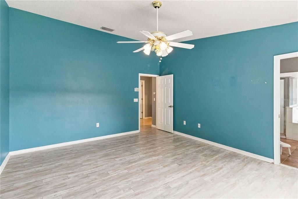 For Sale: $225,000 (2 beds, 2 baths, 1708 Square Feet)