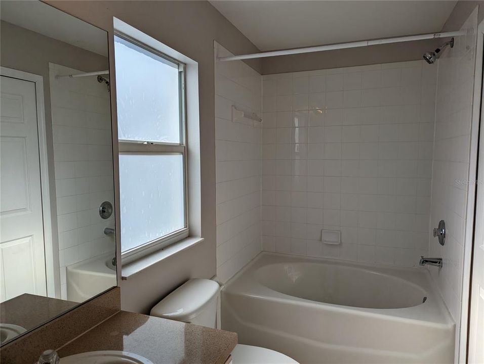 For Rent: $2,100 (3 beds, 2 baths, 1290 Square Feet)