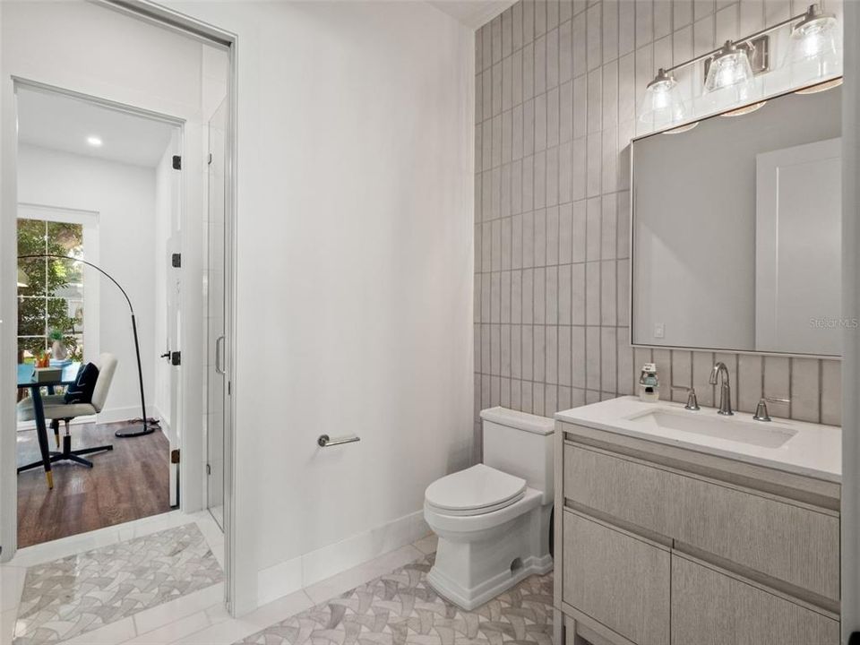 For Sale: $949,000 (3 beds, 3 baths, 2950 Square Feet)