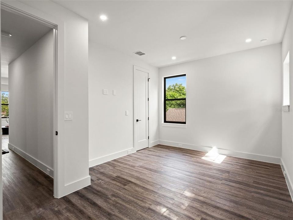 For Sale: $949,000 (3 beds, 3 baths, 2950 Square Feet)