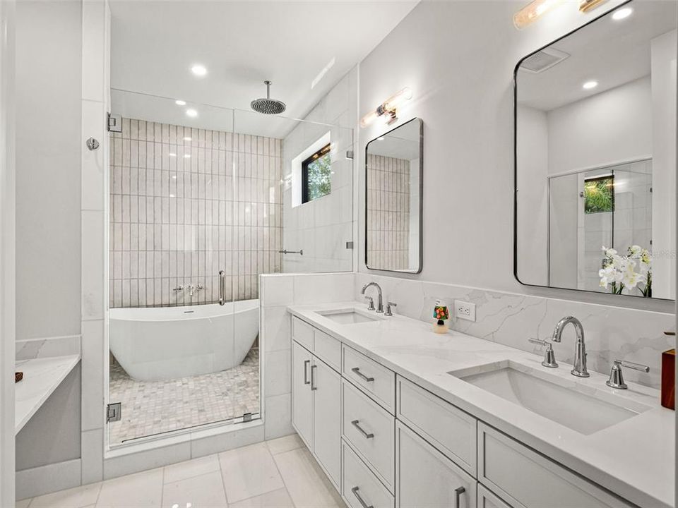 For Sale: $949,000 (3 beds, 3 baths, 2950 Square Feet)