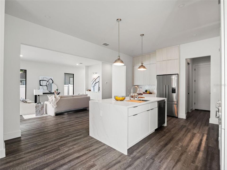 For Sale: $949,000 (3 beds, 3 baths, 2950 Square Feet)