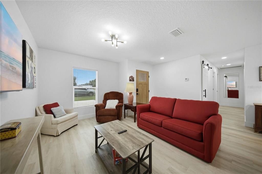 For Sale: $228,000 (3 beds, 2 baths, 1064 Square Feet)