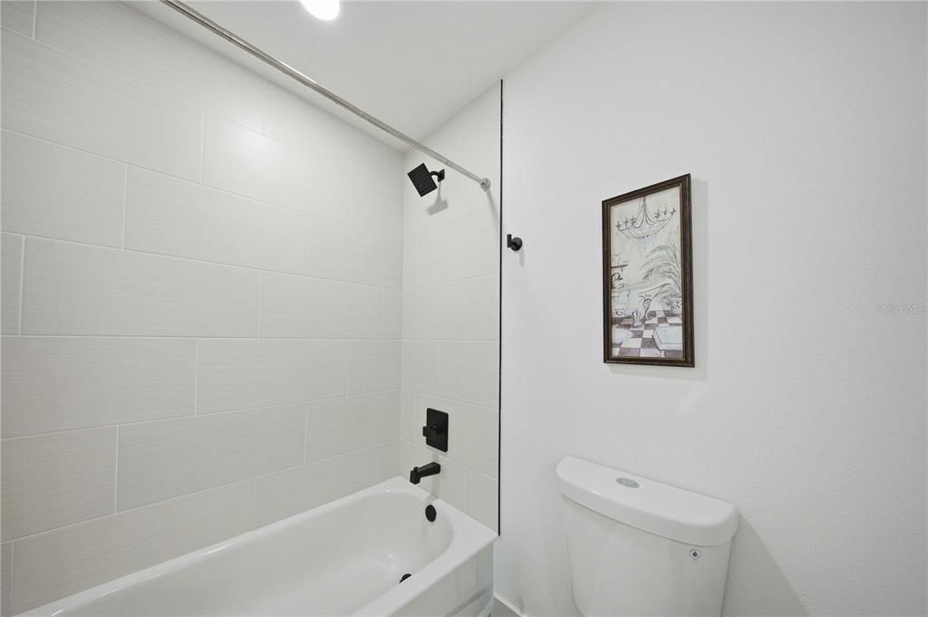For Sale: $228,000 (3 beds, 2 baths, 1064 Square Feet)