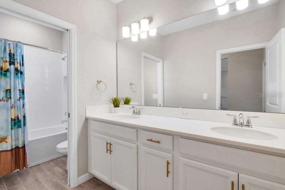 En Venta: $849,999 (5 camas, 4 baños, 3980 Pies cuadrados)