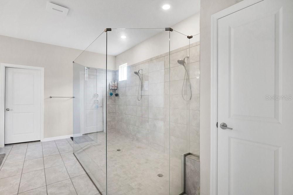 En Venta: $849,999 (5 camas, 4 baños, 3980 Pies cuadrados)