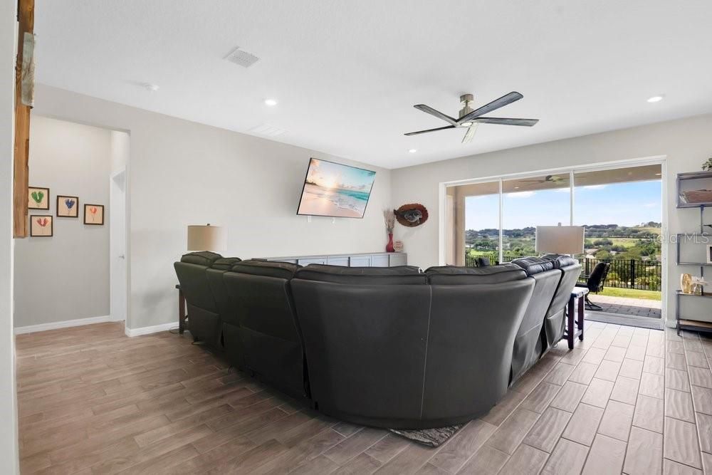 En Venta: $849,999 (5 camas, 4 baños, 3980 Pies cuadrados)