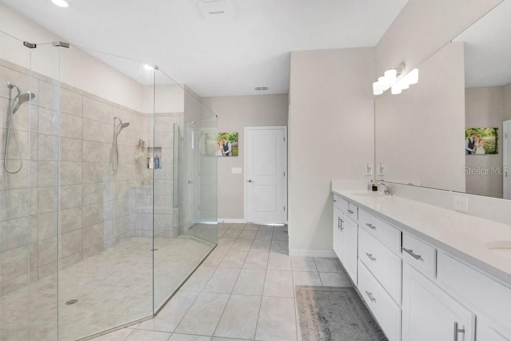 En Venta: $849,999 (5 camas, 4 baños, 3980 Pies cuadrados)