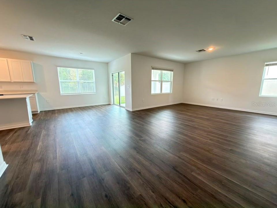 В аренду: $2,200 (3 спален, 2 ванн, 2215 Квадратных фут)