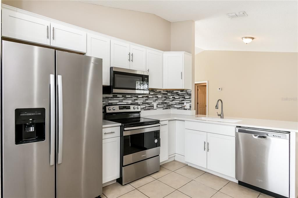 For Sale: $325,000 (3 beds, 2 baths, 1140 Square Feet)