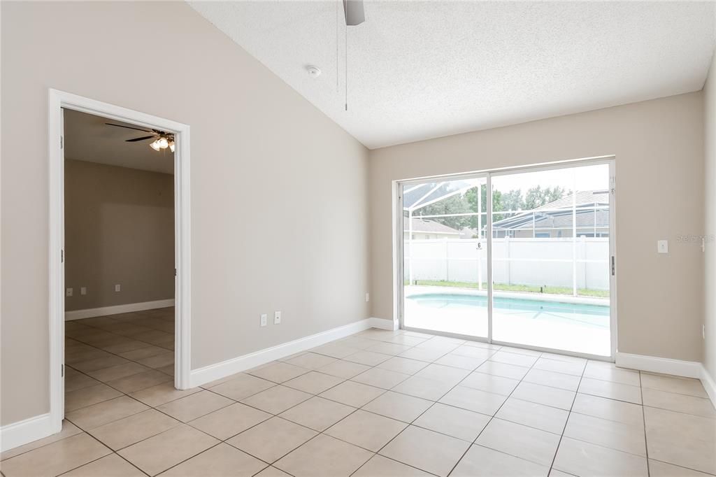 For Sale: $325,000 (3 beds, 2 baths, 1140 Square Feet)