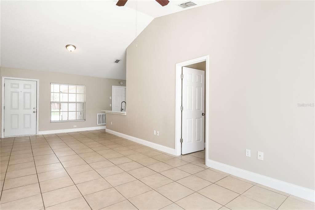 For Sale: $325,000 (3 beds, 2 baths, 1140 Square Feet)