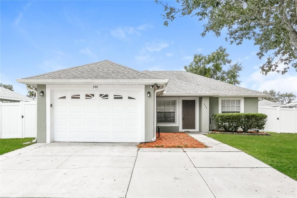 For Sale: $325,000 (3 beds, 2 baths, 1140 Square Feet)