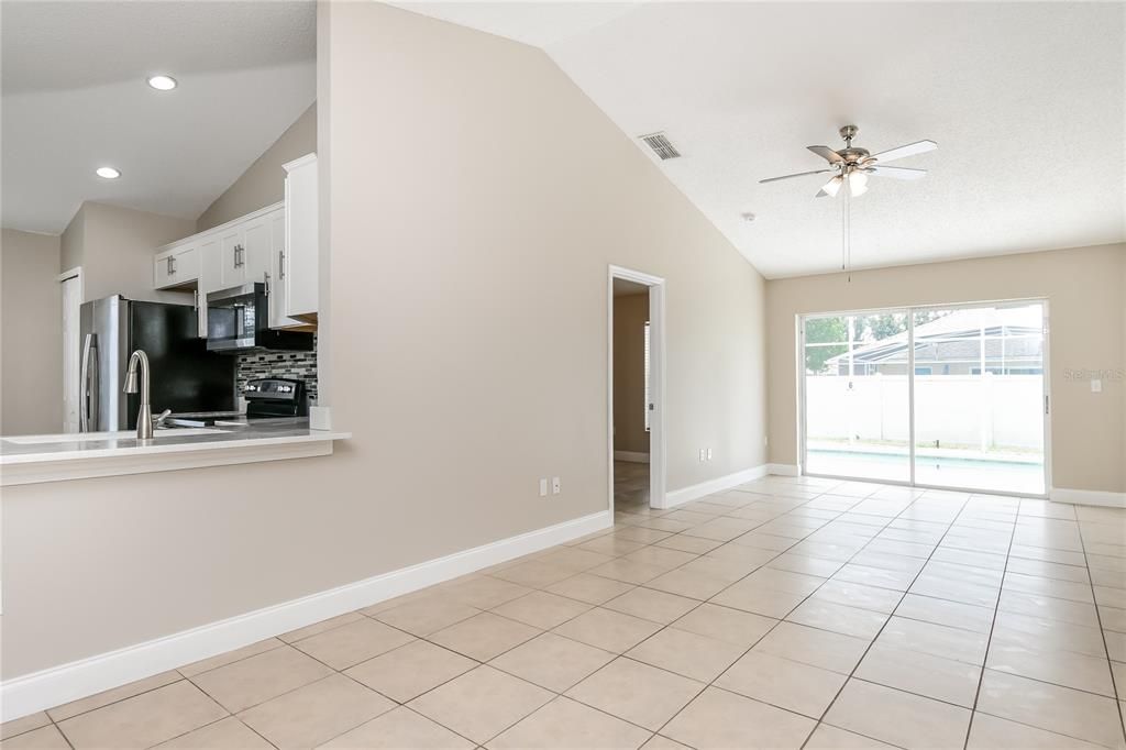 For Sale: $325,000 (3 beds, 2 baths, 1140 Square Feet)