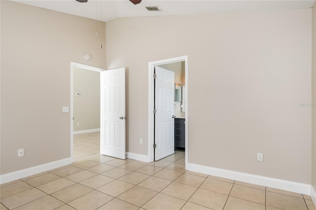 For Sale: $325,000 (3 beds, 2 baths, 1140 Square Feet)