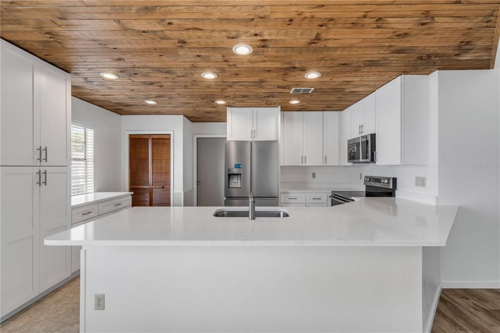For Sale: $335,000 (3 beds, 2 baths, 1722 Square Feet)