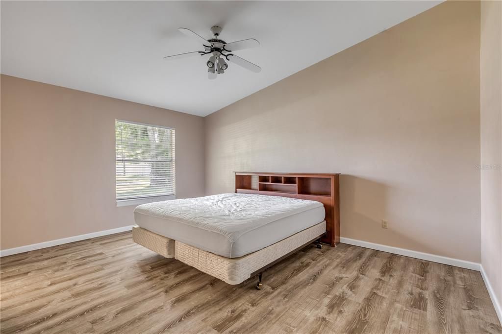 For Sale: $335,000 (3 beds, 2 baths, 1722 Square Feet)
