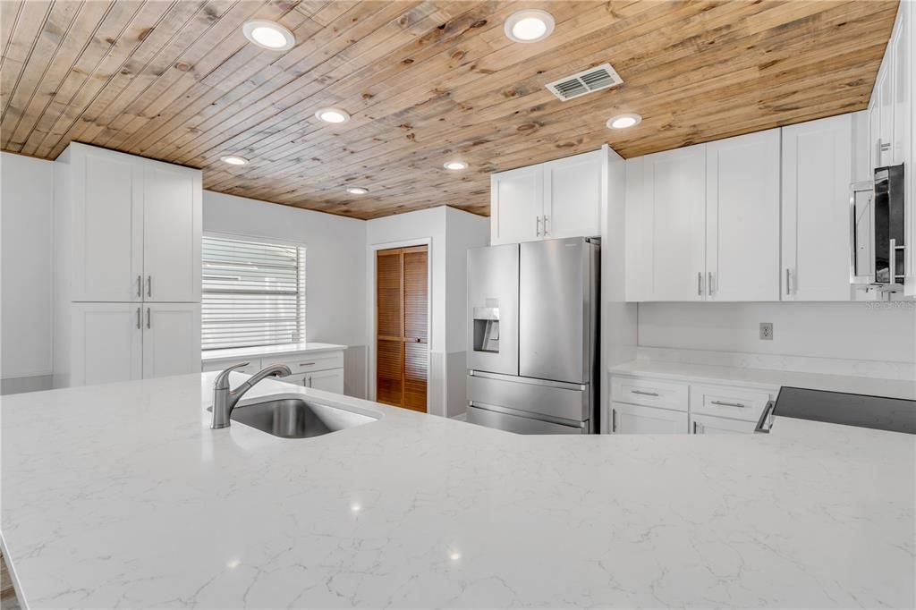 For Sale: $335,000 (3 beds, 2 baths, 1722 Square Feet)
