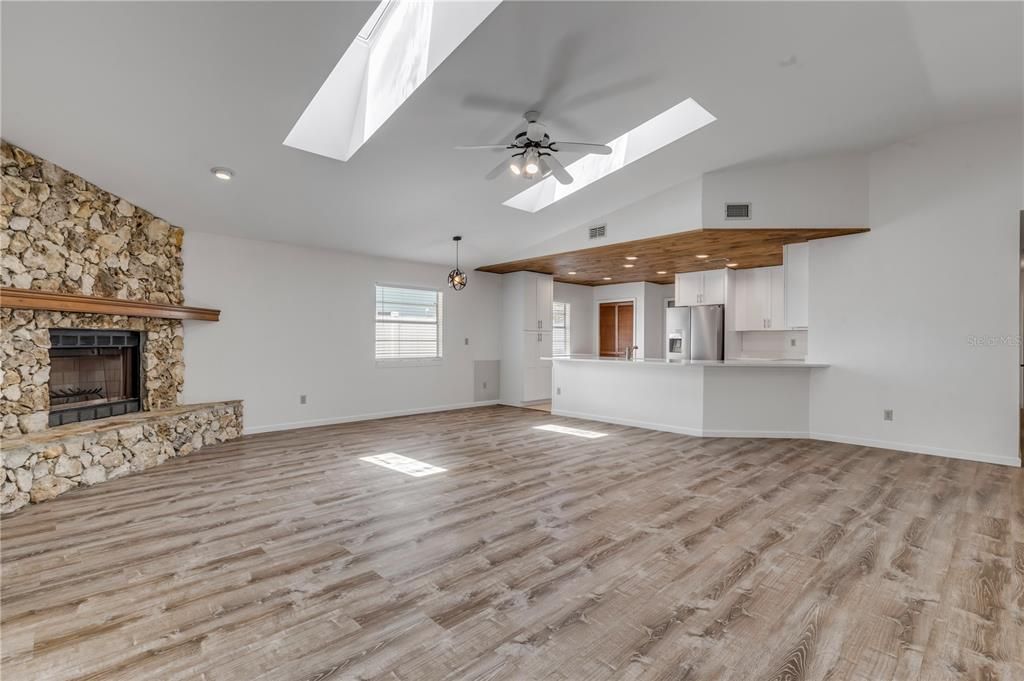 For Sale: $335,000 (3 beds, 2 baths, 1722 Square Feet)