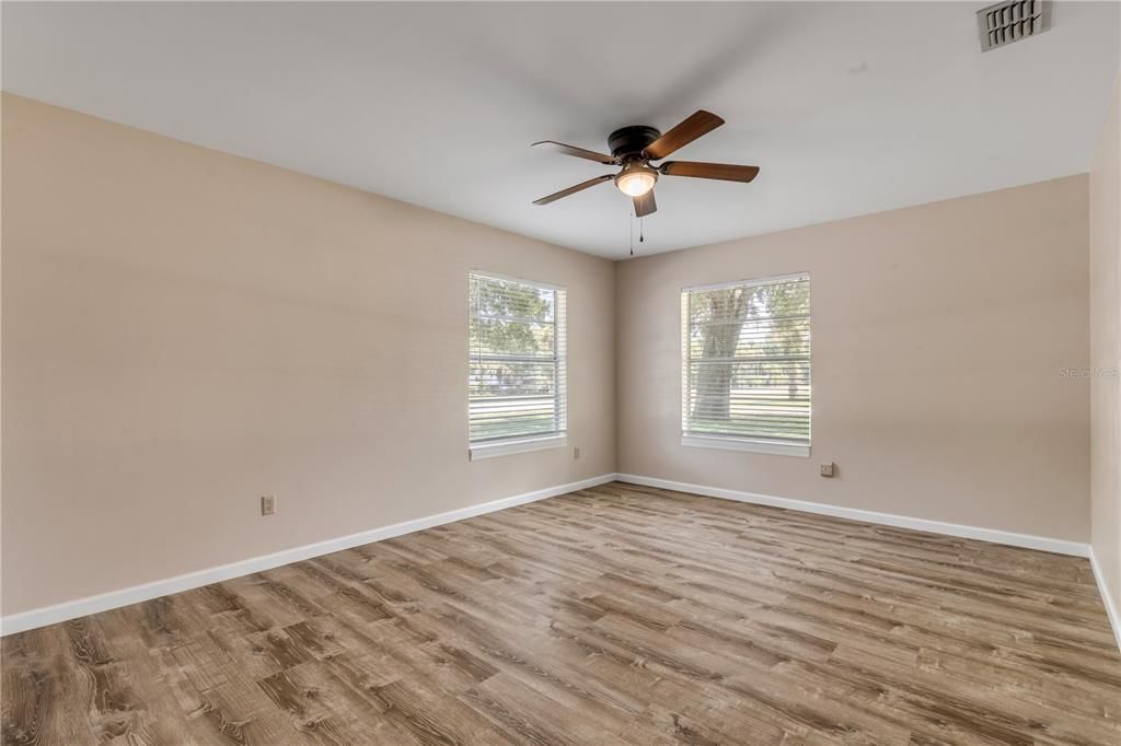 For Sale: $335,000 (3 beds, 2 baths, 1722 Square Feet)