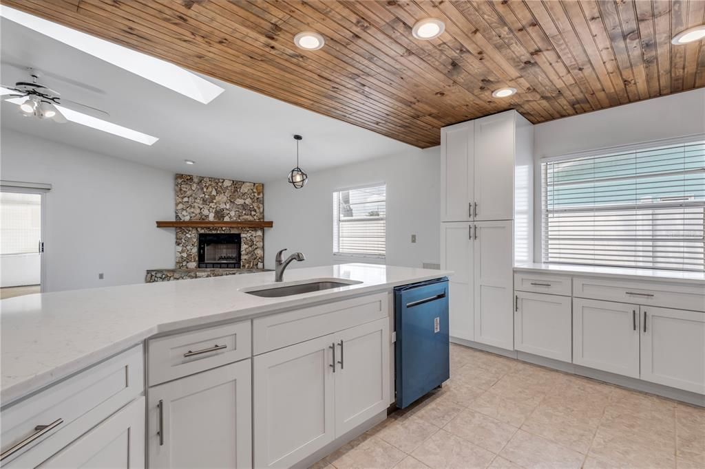 For Sale: $335,000 (3 beds, 2 baths, 1722 Square Feet)