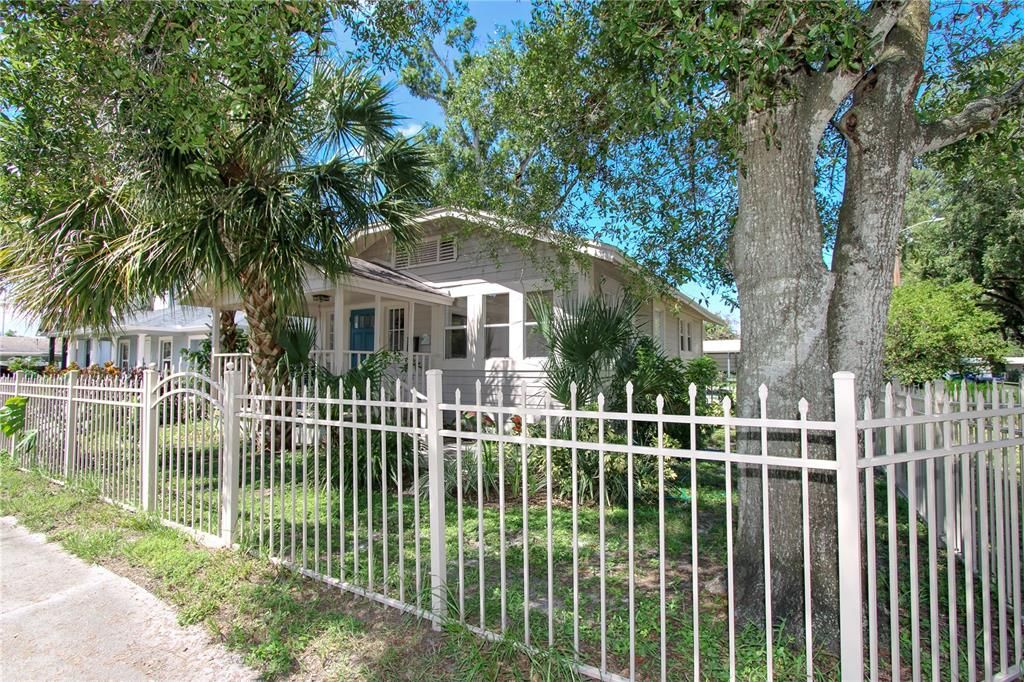 For Sale: $325,000 (3 beds, 1 baths, 912 Square Feet)