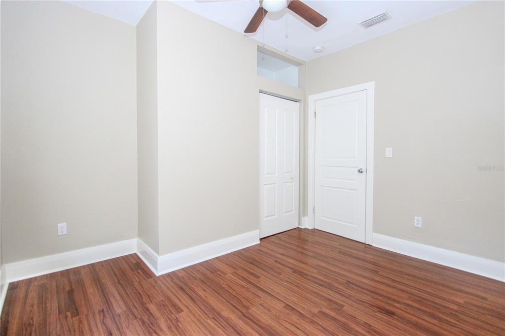 For Sale: $325,000 (3 beds, 1 baths, 912 Square Feet)