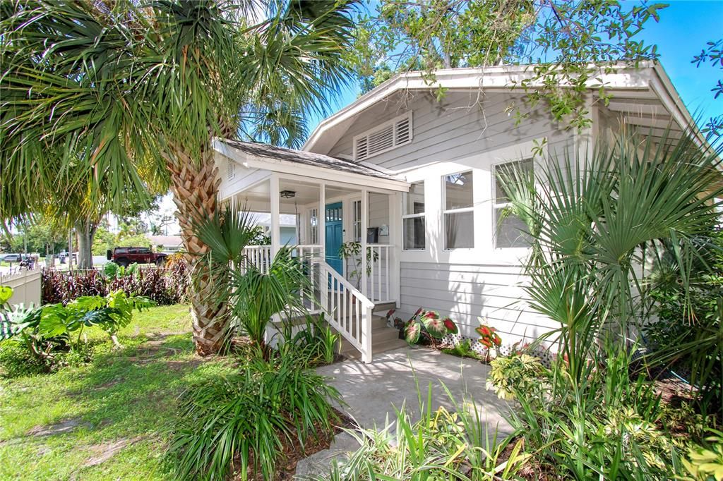 For Sale: $325,000 (3 beds, 1 baths, 912 Square Feet)
