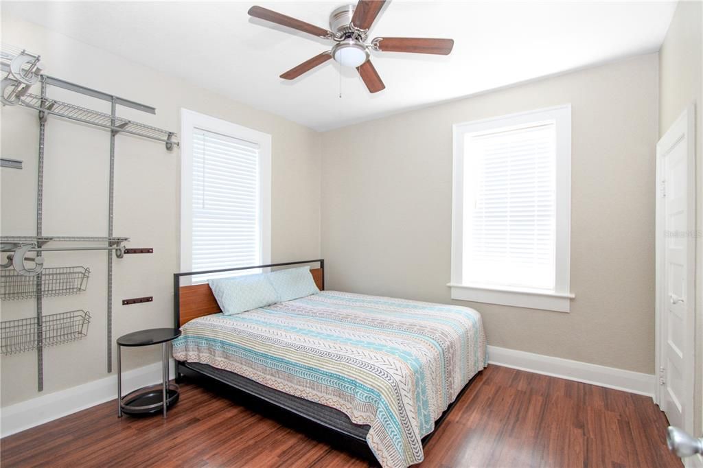 For Sale: $325,000 (3 beds, 1 baths, 912 Square Feet)