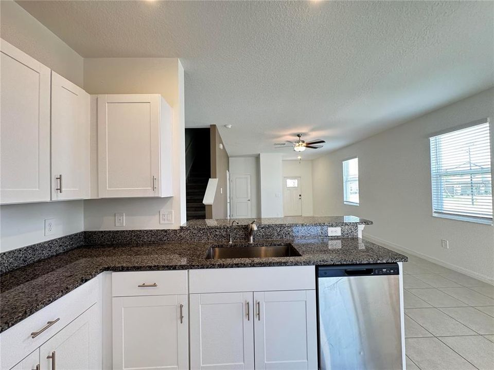 For Rent: $2,200 (2 beds, 2 baths, 1541 Square Feet)