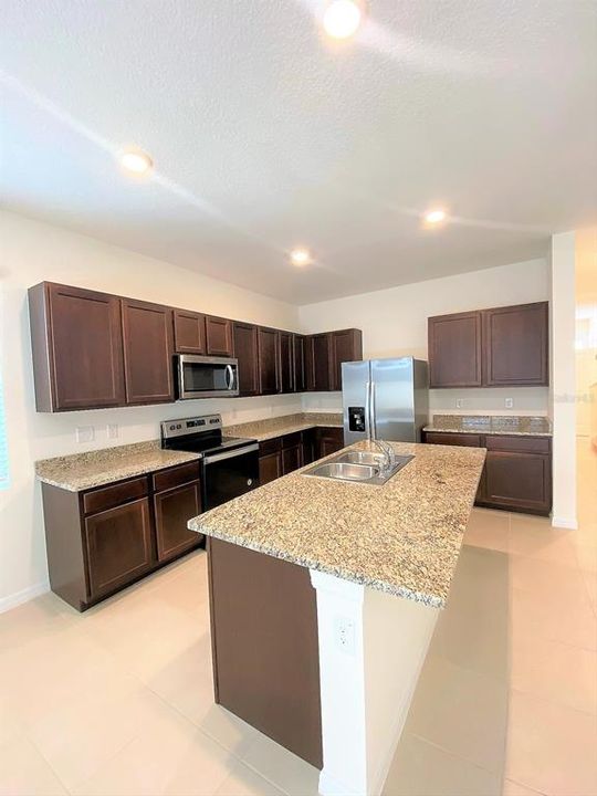 For Rent: $2,400 (3 beds, 2 baths, 1758 Square Feet)